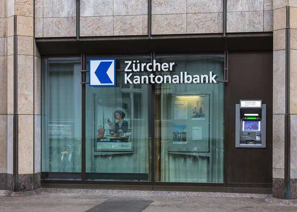 Банкомат Цюрихского кантонального банка — стоковое фото