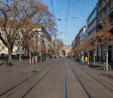 Zürih'te Bahnhofstrasse cadde boyunca görüntülemek