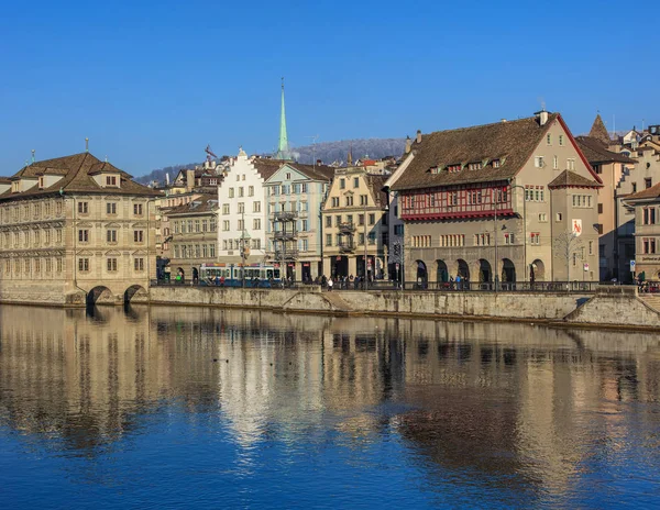 Fiume Limmat a Zurigo, Svizzera — Foto Stock