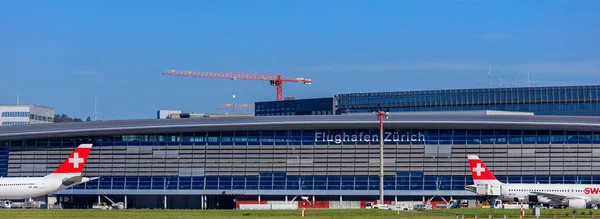 Edifício do Aeroporto de Zurique — Fotografia de Stock