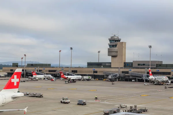 Bulutlu bir günde Zurich Airport