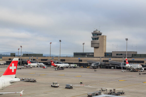 Аэропорт Цюриха в пасмурный день
