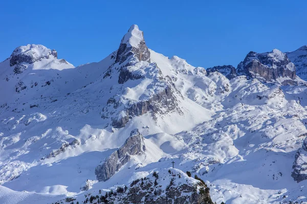 スイス アルプス、冬の山 Fronalpstock からの眺め — ストック写真