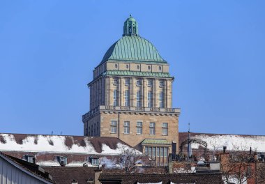 Ana binadan Kulesi Zürih Üniversitesi