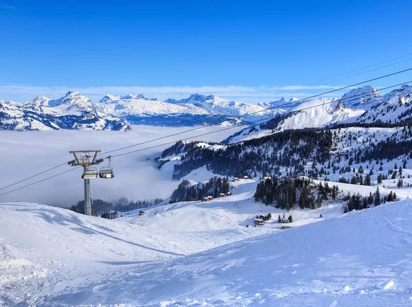 冬の山 Fronalpstock からの眺め — ストック写真