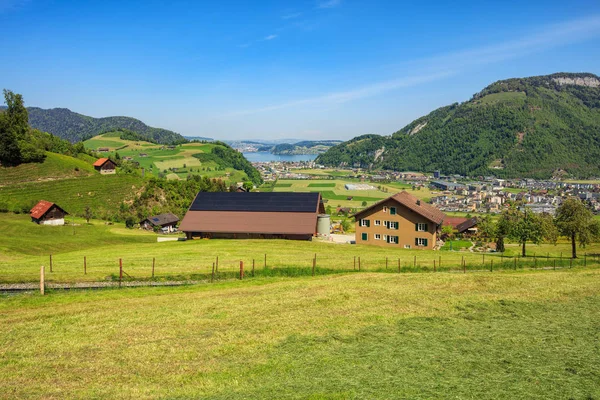 Pohled z Mt. Stanserhorn směrem k Lucernské jezero — Stock fotografie