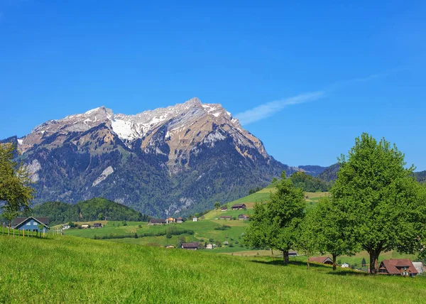 Jarní pohled v švýcarského kantonu Nidwalden — Stock fotografie