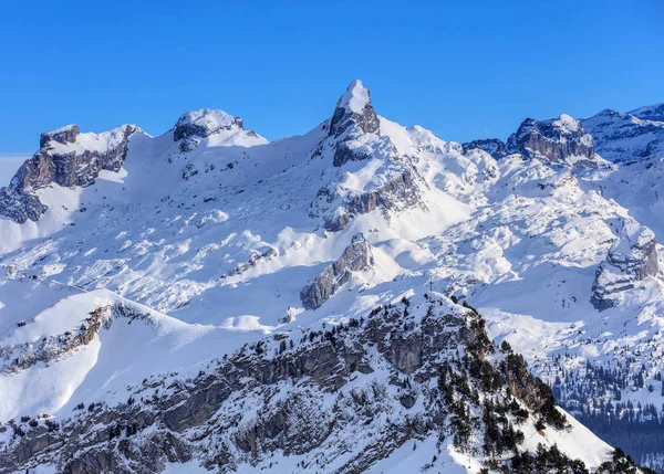 アルプス、スイスの山 Fronalpstock から冬ビュー — ストック写真