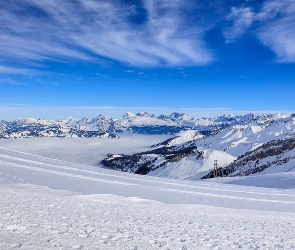 Winter uitzicht vanaf Fronalpstock berg in Zwitserland — Stockfoto
