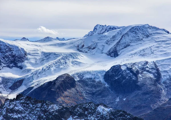 Vintern Visa från Mt. Titlis i Schweiz — Stockfoto
