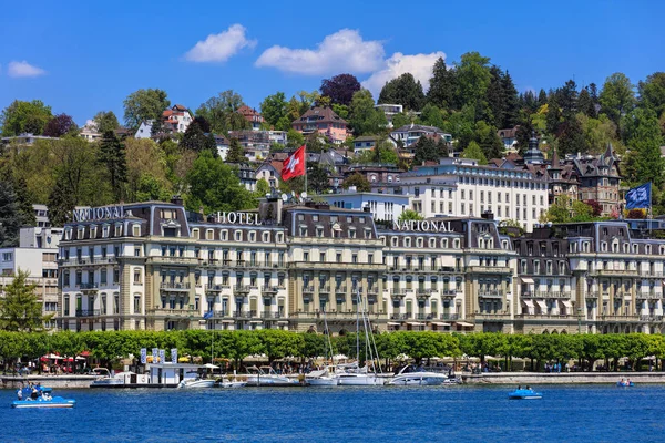 Muelle de Nationalquai en Lucerna, Suiza en primavera —  Fotos de Stock