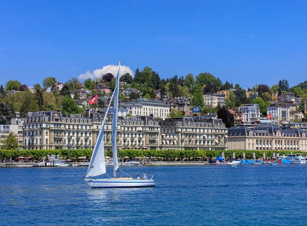 Město Lucern ve Švýcarsku v jarní — Stock fotografie