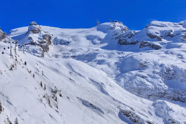 冬のスイスの山ティトリスに見る — ストック写真