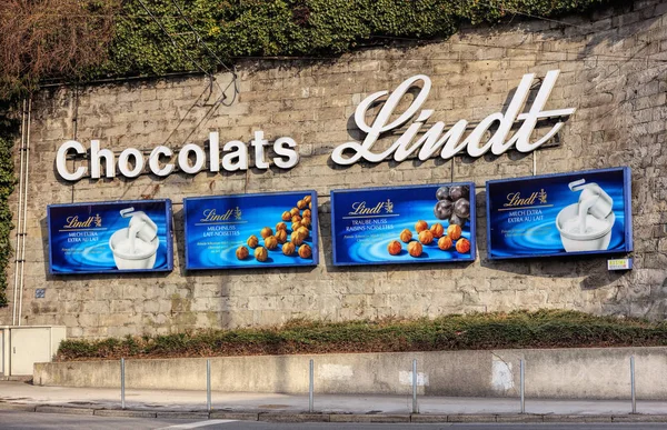 Chocolats Lindt advertisement in Zurich, Switzerland — Stock Photo, Image