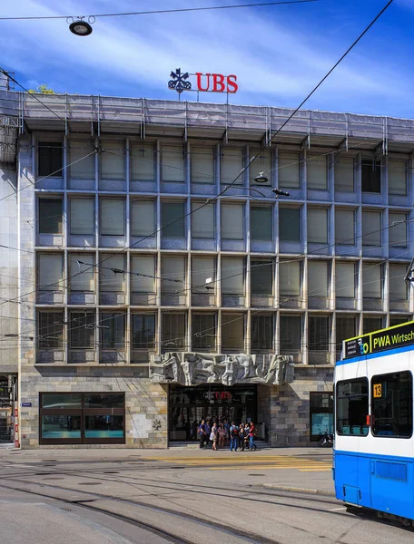 Офис UBS на улице Талакер в Цюрихе — стоковое фото