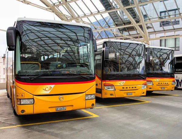 Post Buses at the bus station in the city of Chur in Switzerland — Stock Photo, Image