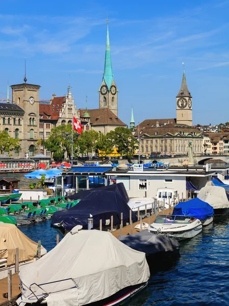 El río Limmat en la ciudad de Zurich, Suiza —  Fotos de Stock