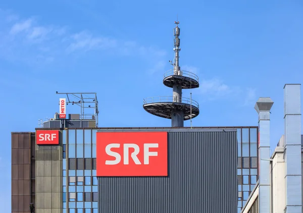 Parte superior do edifício da empresa suíça de rádio e televisão em Zurique — Fotografia de Stock