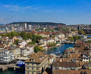 Zürih'ten Grossmunster katedral Kulesi görünümünü
