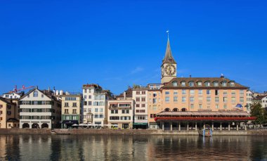 Zürih, İsviçre Limmat Nehri boyunca binalar