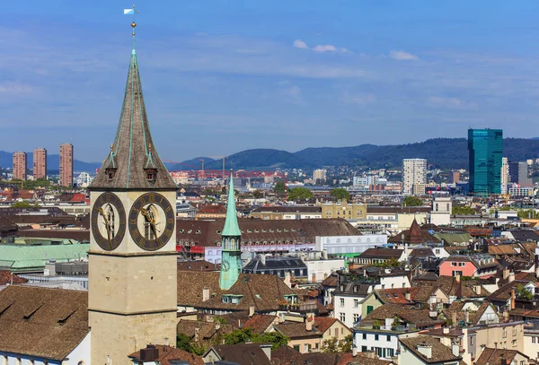 Vue de Zurich depuis la tour de la cathédrale de Grossmunster — Photo