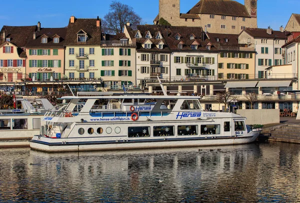Barcos en un muelle en la ciudad de Rapperswil, Suiza —  Fotos de Stock