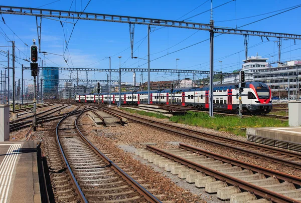 Vista da una piattaforma della principale stazione ferroviaria di Zurigo — Foto Stock