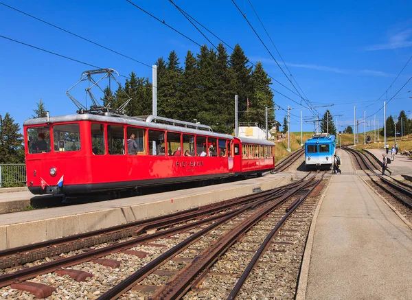 Tåg på Mt. Rigi i Schweiz — Stockfoto