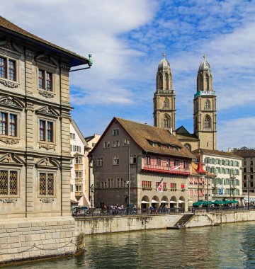 Zürih, İsviçre Limmat Nehri boyunca binalar