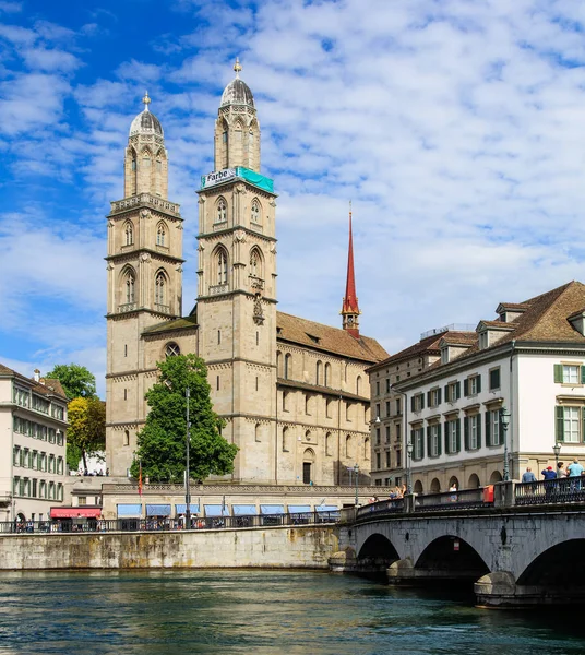 Zürih, İsviçre Limmat Nehri boyunca binalar — Stok fotoğraf