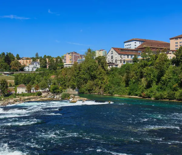 Sungai Rhine tepat di atas Air Terjun Rhine di Swiss — Stok Foto