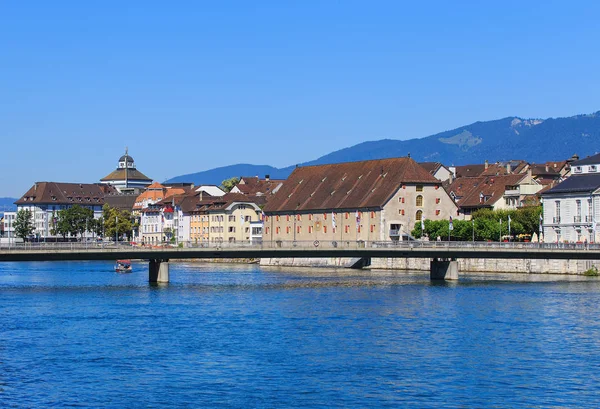 Gebäude entlang der Aare in Solothurn, Schweiz — Stockfoto