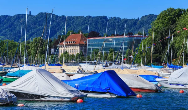 Bateaux sur le lac de Zurich en Suisse — Photo