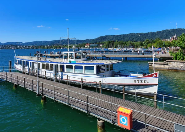 Der Zürichsee in der Schweiz von der Stadt Zürich aus gesehen — Stockfoto