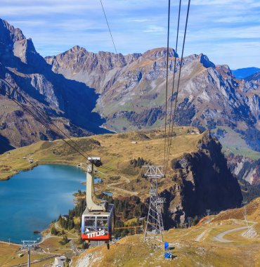 Teleferik Mt. Titlis İsviçre üzerinde