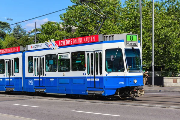 Straßenbahn in der Stadt Zürich, Schweiz — Stockfoto