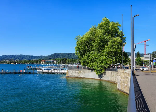 Embankment do Lago Zurique na cidade de Zurique, Suíça — Fotografia de Stock