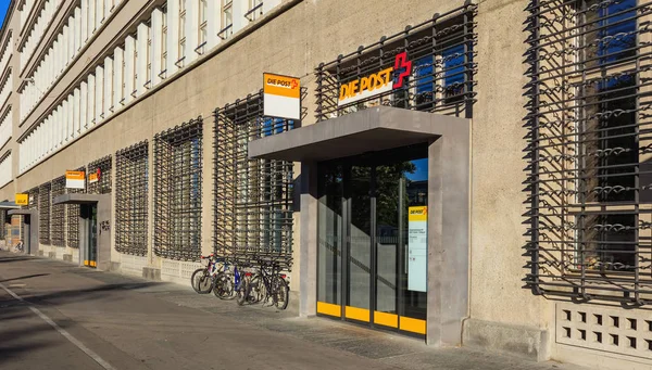 Фасад здания Sihlpost в Цюрихе, Швейцария — стоковое фото