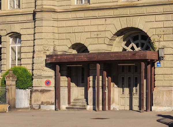 Entrada al edificio Kaserne en la ciudad de Zurich, Suiza —  Fotos de Stock