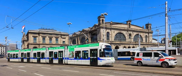 Bau des Zürcher Hauptbahnhofs, Verkehr davor — Stockfoto