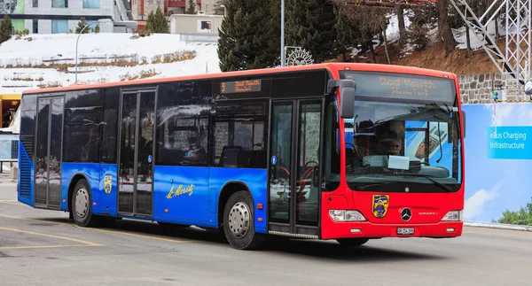 En Mercedes-Benz Citaro buss i St. Moritz, Schweiz — Stockfoto