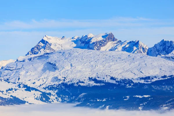 Visa från Mt. Fronalpstock i Schweiz på vintern — Stockfoto