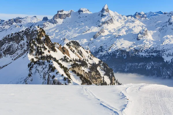 冬のスイスの山 Fronalpstock からの眺め — ストック写真