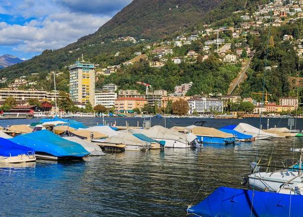 Nézd, az a város, Lugano, Svájc — Stock Fotó