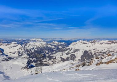Titlis dağ İsviçre'den kışın görüntülemek