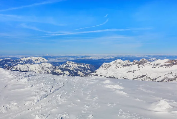 Alpy Szwajcarskie w okresie zimowym, widok z Mt. Titlis — Zdjęcie stockowe