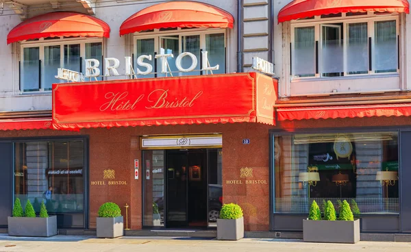 Entrada para o Hotel Bristol Genebra — Fotografia de Stock