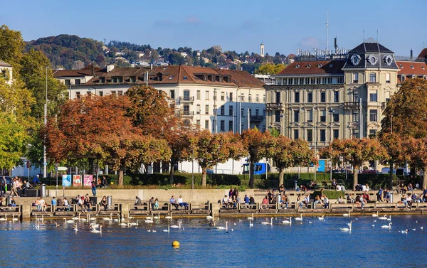 Embankment del lago Zurich en la ciudad de Zurich — Foto de Stock