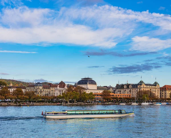 Lake Zurich i Schweiz i skumringen - Stock-foto