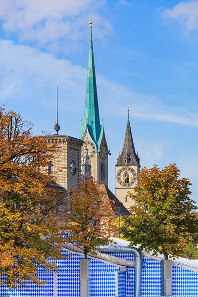 Namioty festiwal Oktoberfest w Zurychu na wyspie Bauschanzli — Zdjęcie stockowe